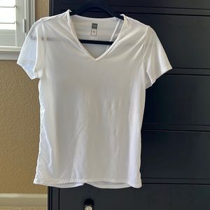 🤍White v neck shirt